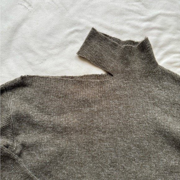 NWOT! Mystree sweater - Picture 3 of 5